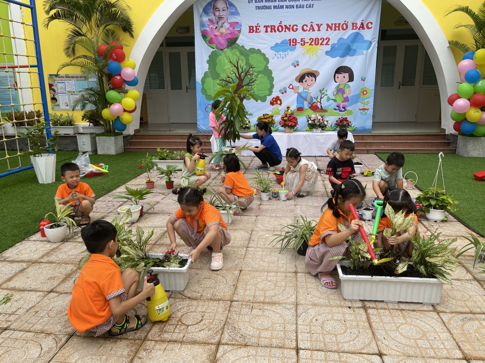 TP Hồ Chí Minh: Xây dựng Chú thích ảnh