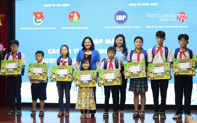 “Nối vòng tay thương” bảo trợ hơn 1.700 em thiếu nhi mồ côi do Covid-19