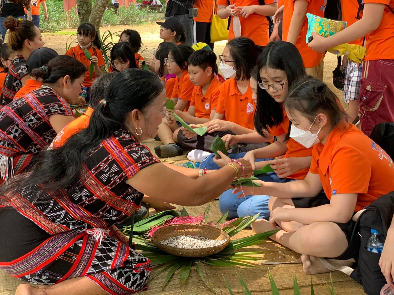 "Tuổi thơ với ngày hè" tại Làng Văn hóa - Du lịch các dân tộc Việt Nam