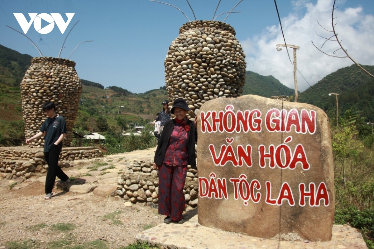 Doc dao chum da cua nguoi la ha tren mien co tich ngoc chien hinh anh 6