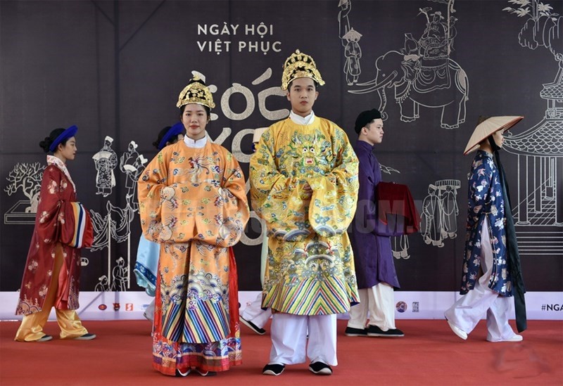 Cổ phục Việt -Trở về quá khứ để đi xa