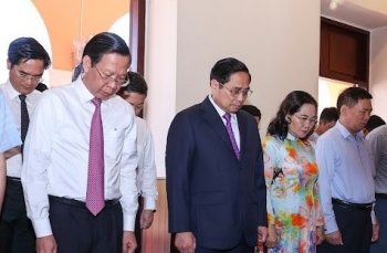 Thủ tướng dâng hương tưởng nhớ Chủ tịch Hồ Chí Minh, kỷ niệm 111 năm Ngày Người ra đi tìm đường cứu nước