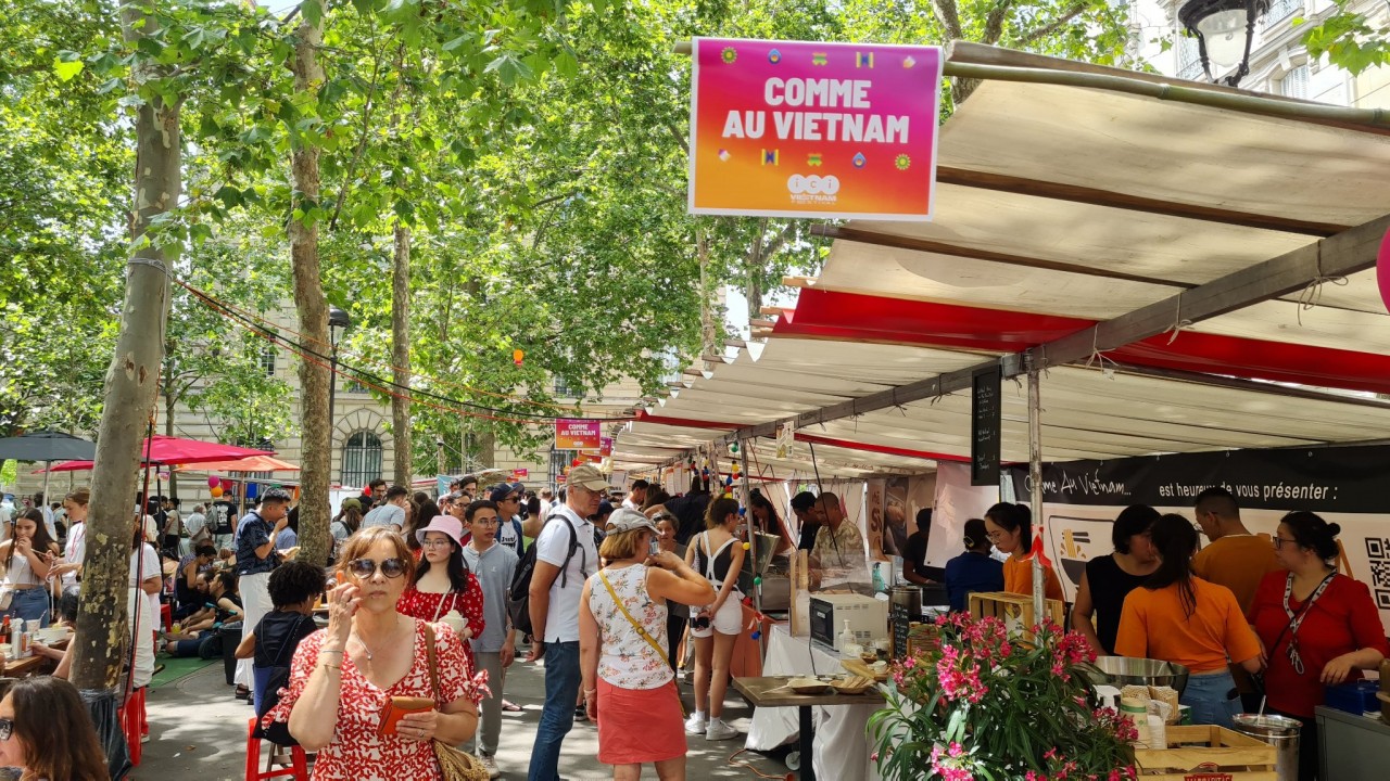 Lễ hội “Ici Vietnam” thu hút sự tham gia của nhiều nhà hàng, nhà chế biến các món ăn Việt Nam.