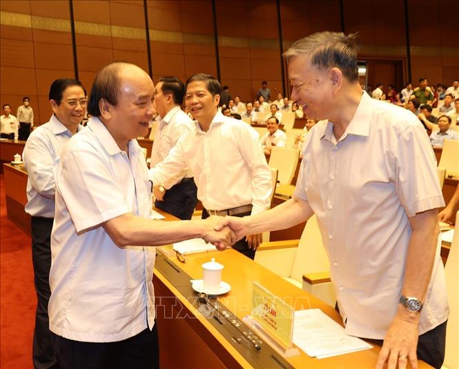Hội nghị toàn quốc nghiên cứu, học tập, quán triệt Nghị quyết Hội nghị Trung ương 5, khóa XIII Chú thích ảnh
