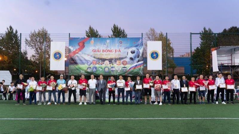 Bế mạc giải bóng đá cộng đồng người Việt tại Nga năm 2022 ảnh 1