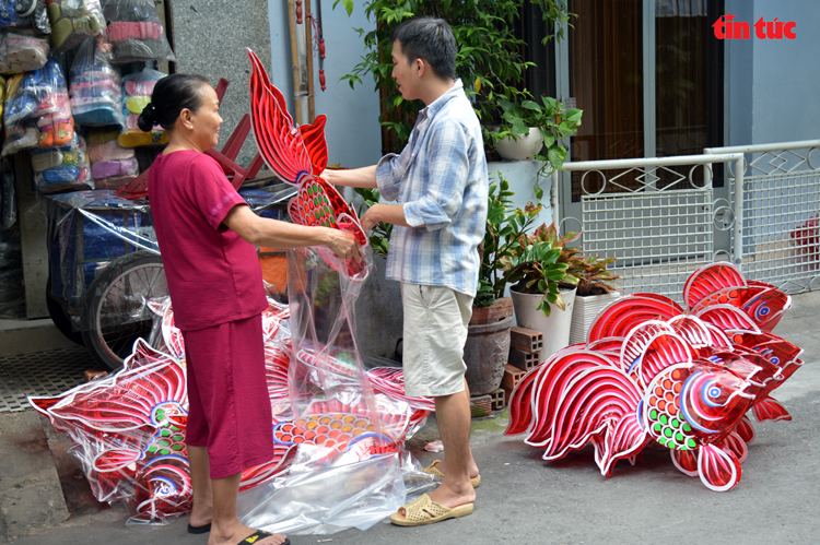 TP Hồ Chí Minh: Làng lồng đèn truyền thống Phú Bình nhộn nhịp mùa Trung thu Chú thích ảnh