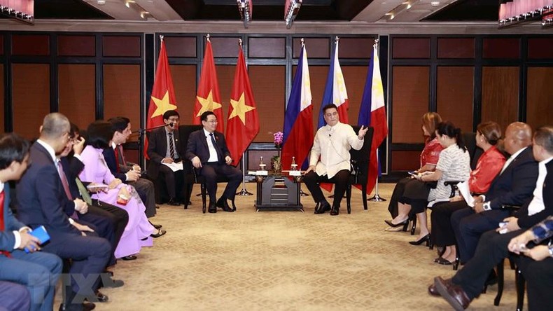 Chủ tịch Quốc hội Vương Đình Huệ hội đàm với Chủ tịch Thượng viện Philippines Juan Miguel Zubiri ảnh 1