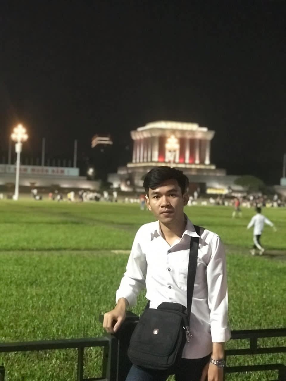 Du sinh viên Lào tại Lăng Bác