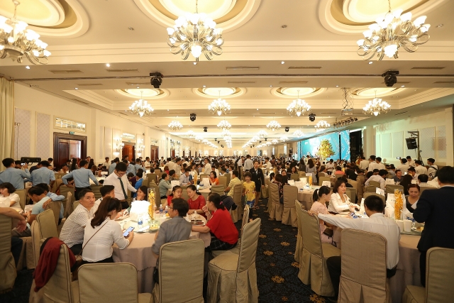 tran anh group tri an khach hang nhan dip nam moi