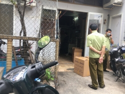 TP.HCM: Lực lượng chức năng kiểm tra cơ sở có dấu hiệu sản xuất khẩu trang y tế bằng giấy vệ sinh