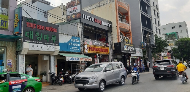 khu pho nguoi han tai tphcm vang ve trong mua dich covid 19