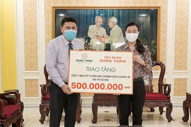 tap doan hung thinh chung tay tiep cho y bac si tuyen dau chong dich