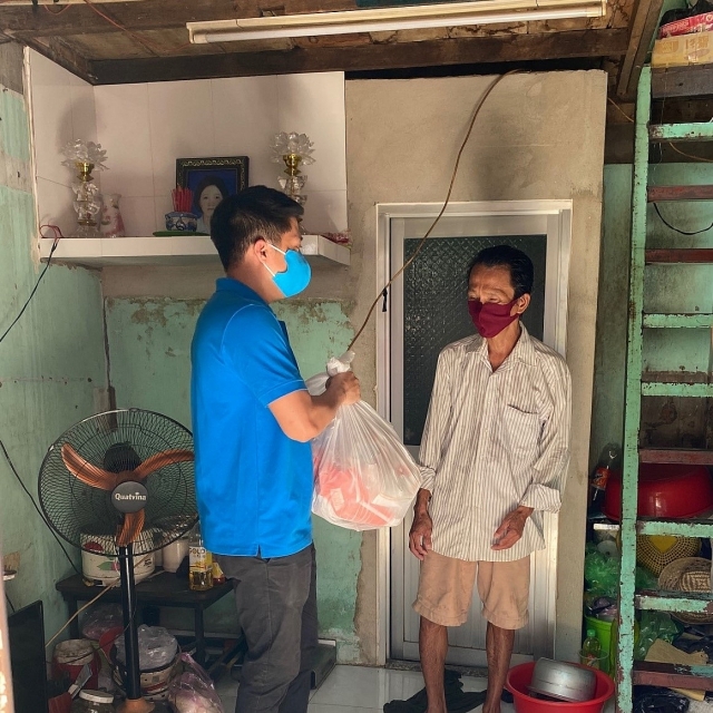 trao tang 5000 phan qua den nhung nguoi co hoan canh kho khan tai tphcm