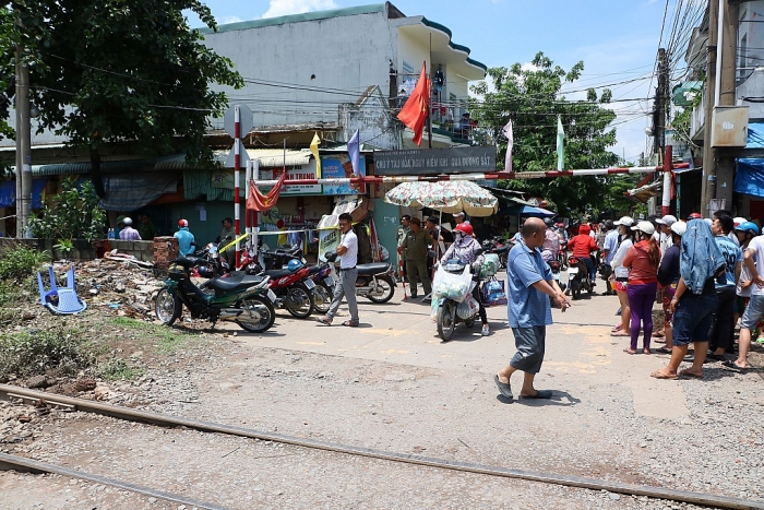 nghi an chong giet vo con roi tu sat o binh duong cong an bao ve nghiem ngat hien truong