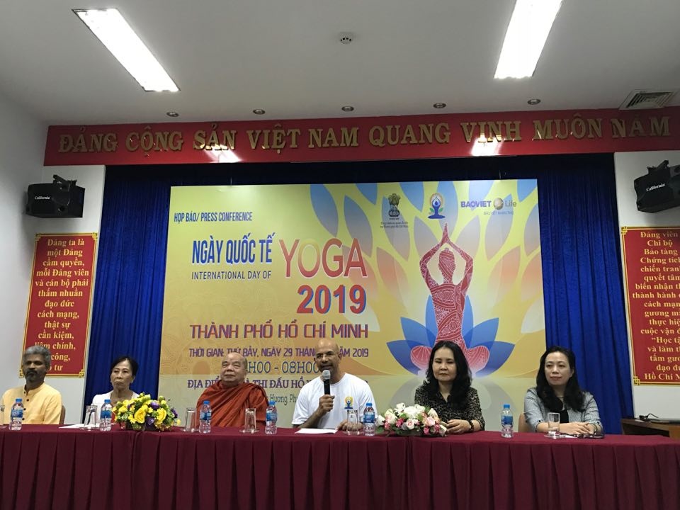ngay quoc te yoga lan thu 5 duoc to chuc sang 296 tai svd ho xuan huong