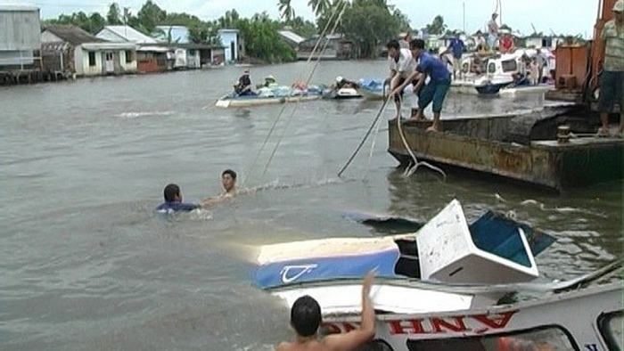 ca no cho khach du lich dam vao ghe 3 nguoi thuong vong o long an