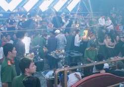 Gần 200 