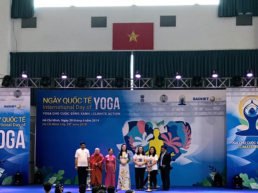 nhung man trinh dien doc dao ngay quoc te yoga lan 5