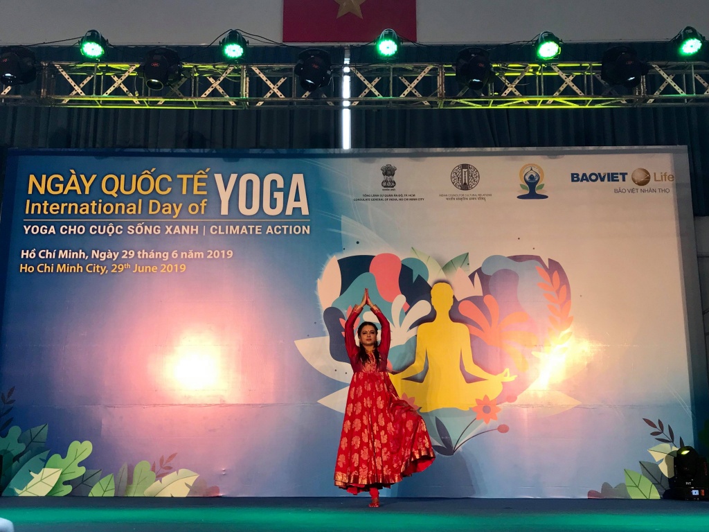 nhung man trinh dien doc dao ngay quoc te yoga lan 5