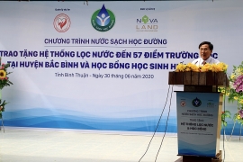 "Thật vui khi em đã được uống nước sạch dễ dàng...!"