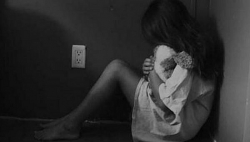 Thanh niên dụ dỗ bé gái 13 tuổi làm chuyện người lớn