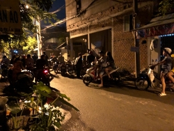 bat thanh nien van chuyen hon 16000 goi thuoc la lau tu campuchia ve tphcm