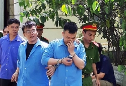 Băng cướp dùng mã tấu, hơi cay tấn công cảnh sát ở TP.HCM