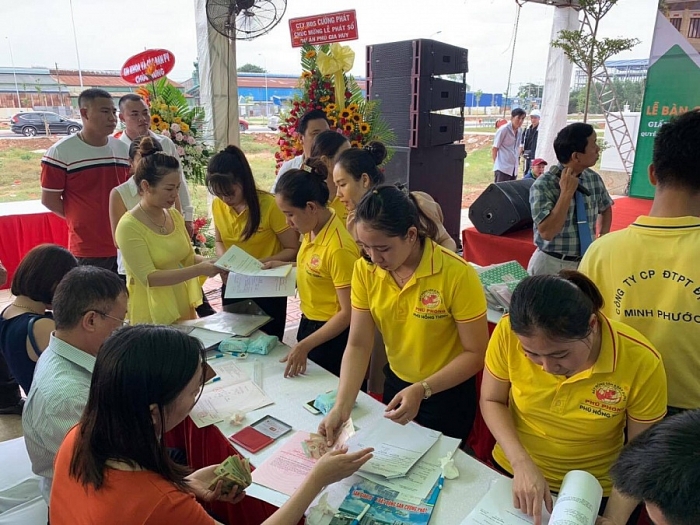 phu hong thinh ban giao 329 so hong cho khach