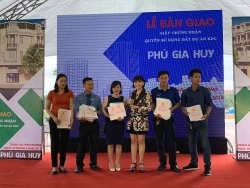 Phú Hồng Thịnh bàn giao 329 sổ hồng cho khách