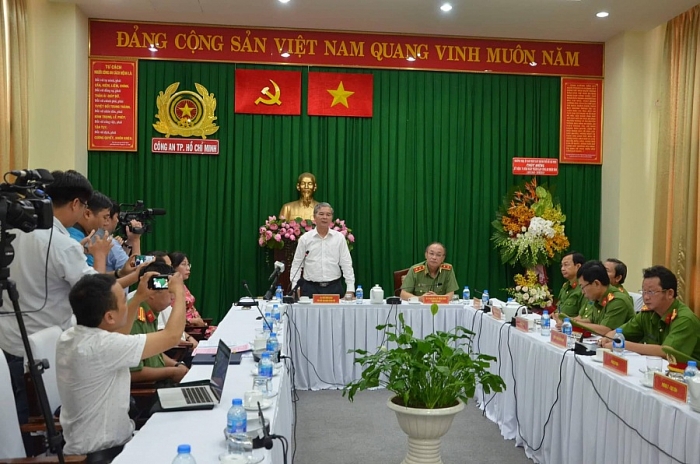 triet pha duong day ma tuy so luong lon nem luu dan khi bi truy duoi
