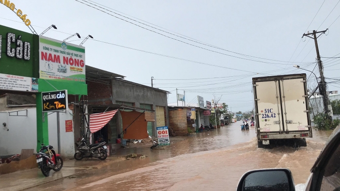 phu quoc lai chim trong bien nuoc sau con mua keo dai 2 gio dong ho