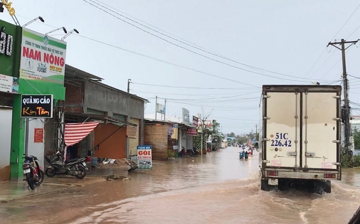 phu quoc lai chim trong bien nuoc sau con mua keo dai 2 gio dong ho