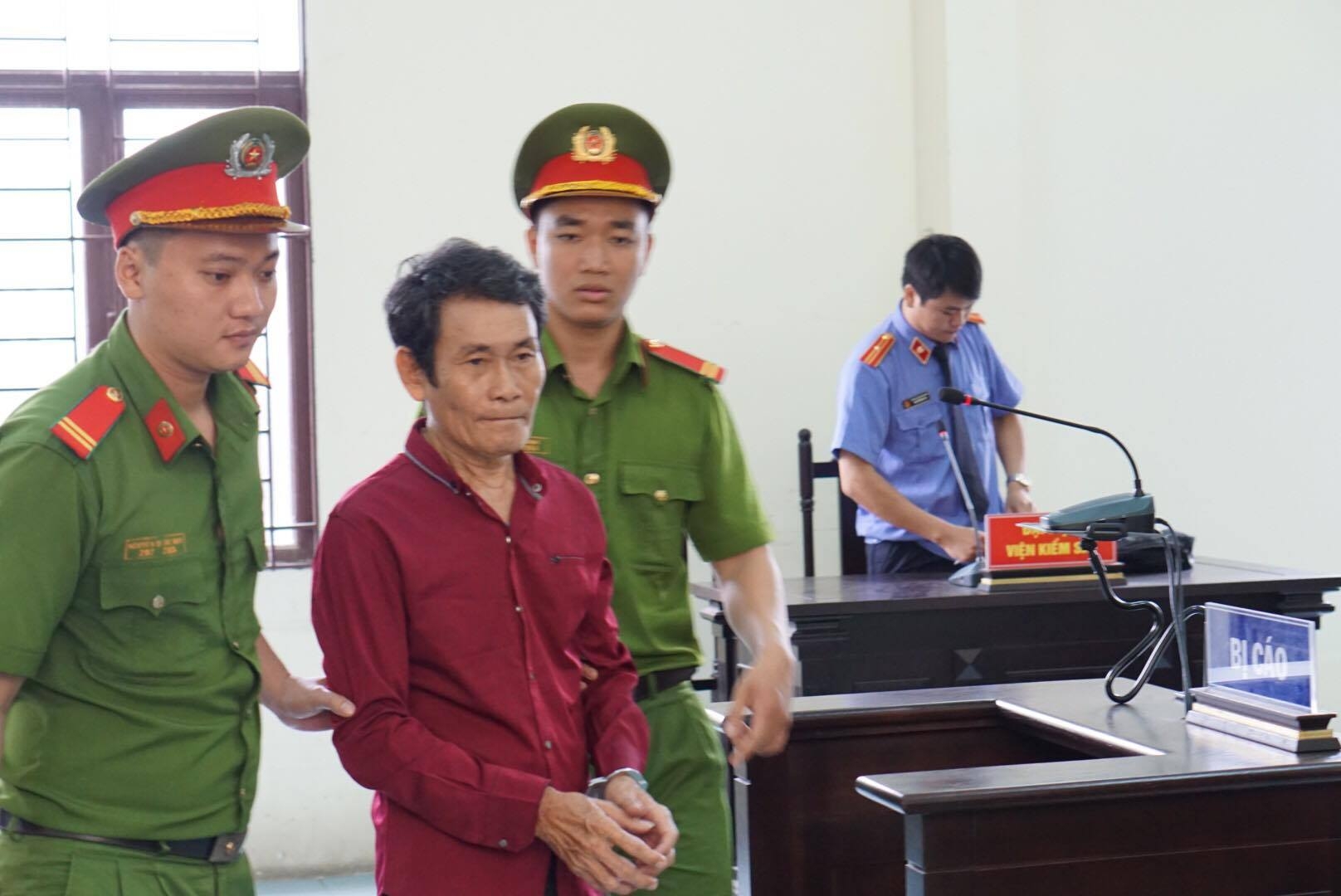 Xâm hại bé 7 tuổi, “yêu râu xanh” lĩnh án 2 năm tù nhờ.. nhân thân tốt