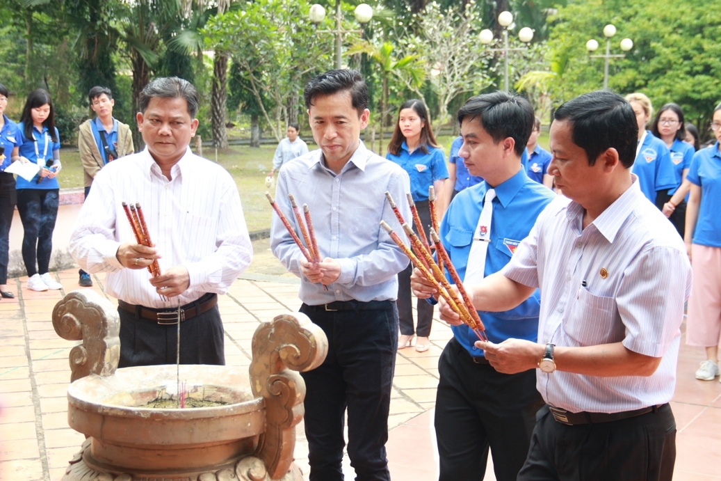 thanh nien viet nam nhat ban chung tay to tham tinh huu nghi