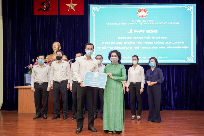 4648 2hung thinh ung ho 500tr phong chong covid thong qua ubmttq tphcm2 1641