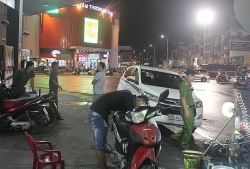 Nhóm ‘giang hồ’ vác hung khí rượt đuổi chém người ở Đồng Nai
