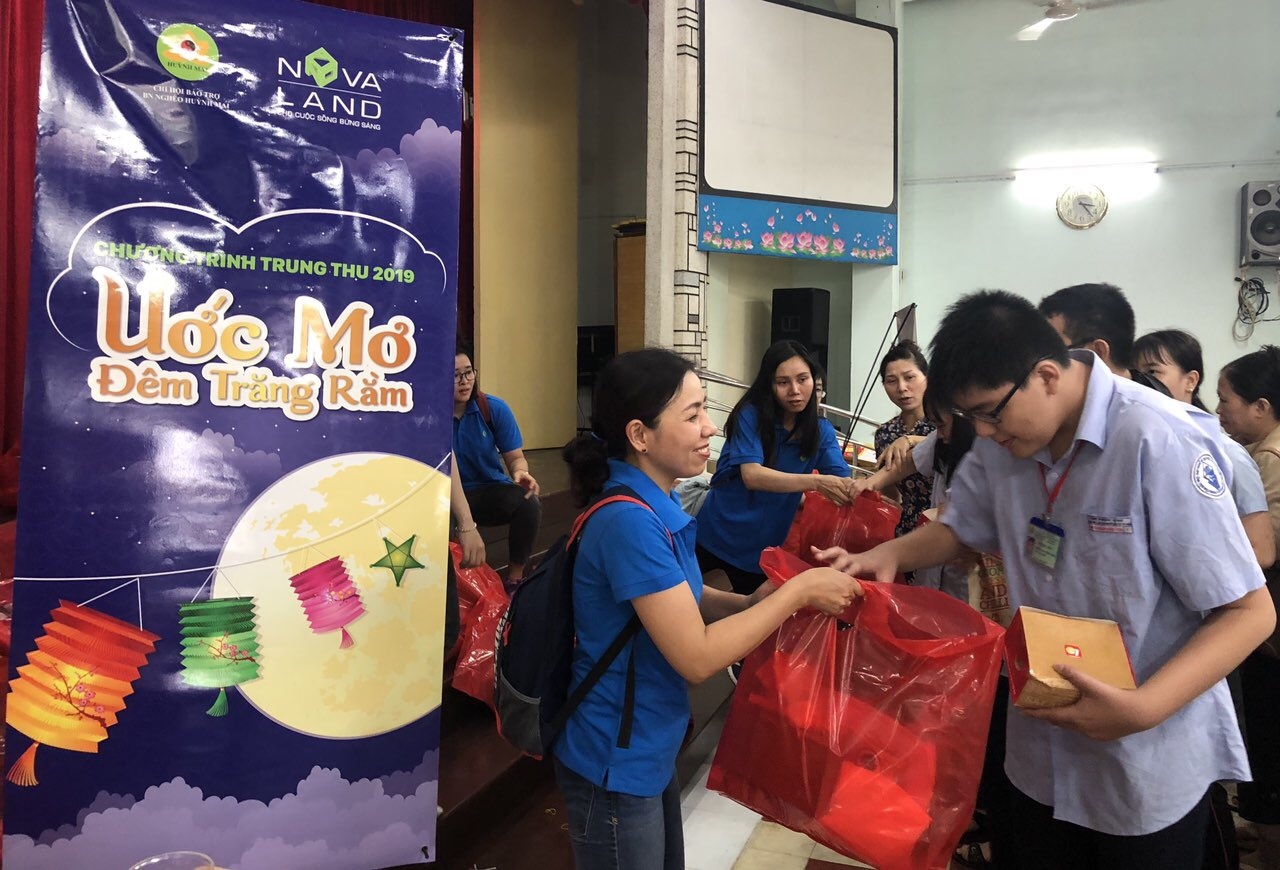 tap doan novaland tang qua trung thu den hon 500 tre em co hoan canh dac biet