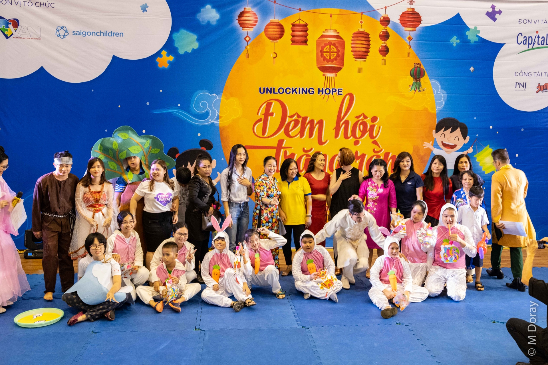 “Đêm hội trăng rằm” cho hơn 300 trẻ tự kỷ -những thiên thần đặc biệt