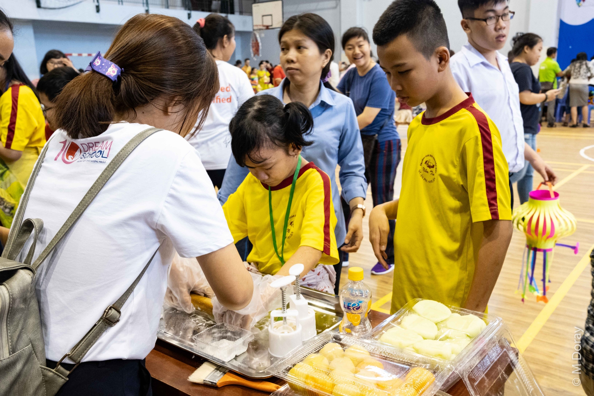 dem hoi trang ram cho hon 300 tre tu ky nhung thien than dac biet