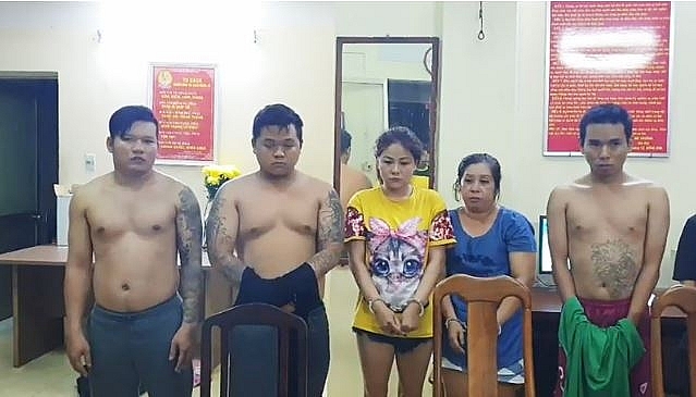 triet pha bang nhom dan canh ban dam trom tai san khach mua vui o tphcm