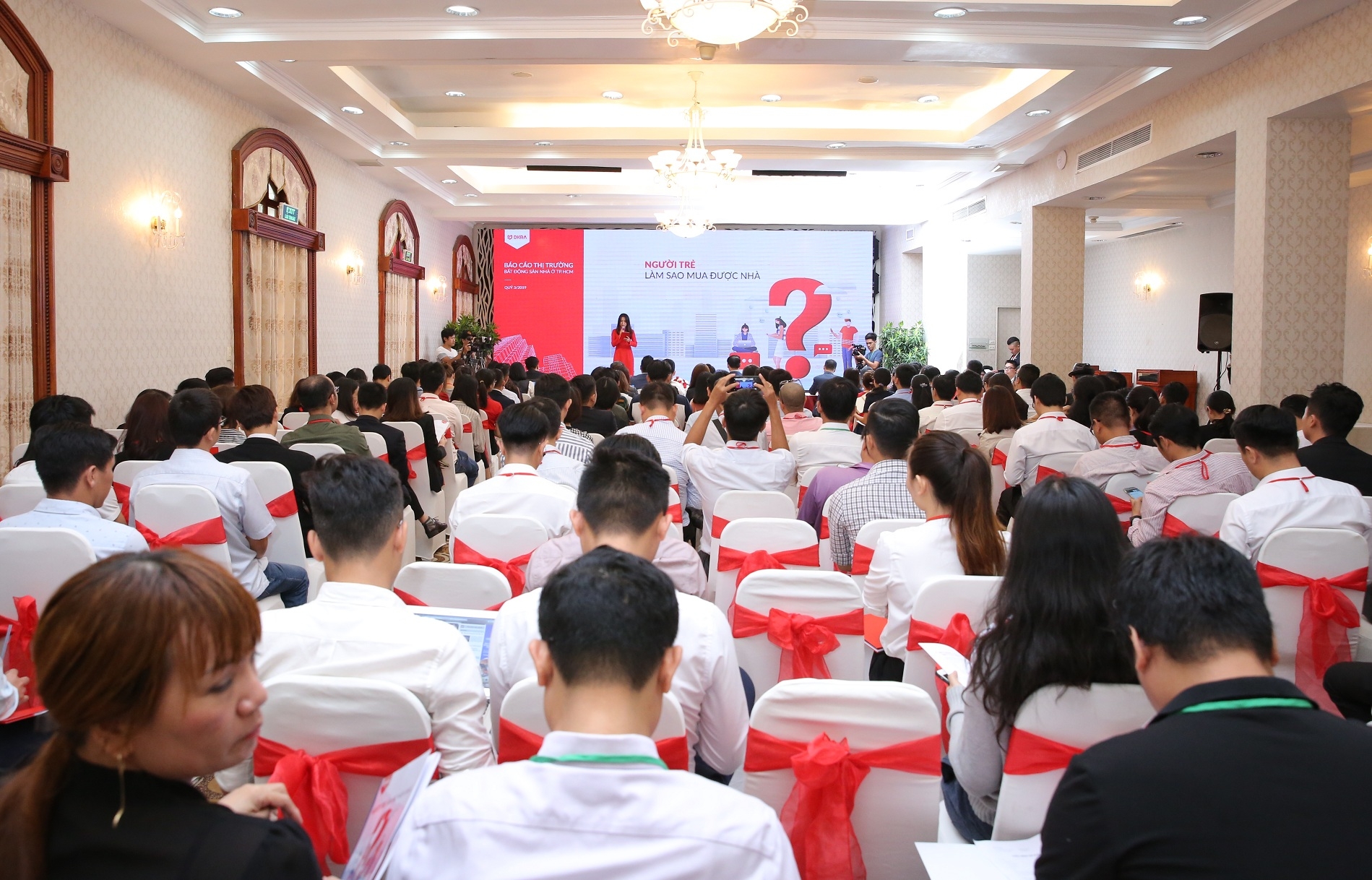 nguoi tre lam sao mua duoc nha