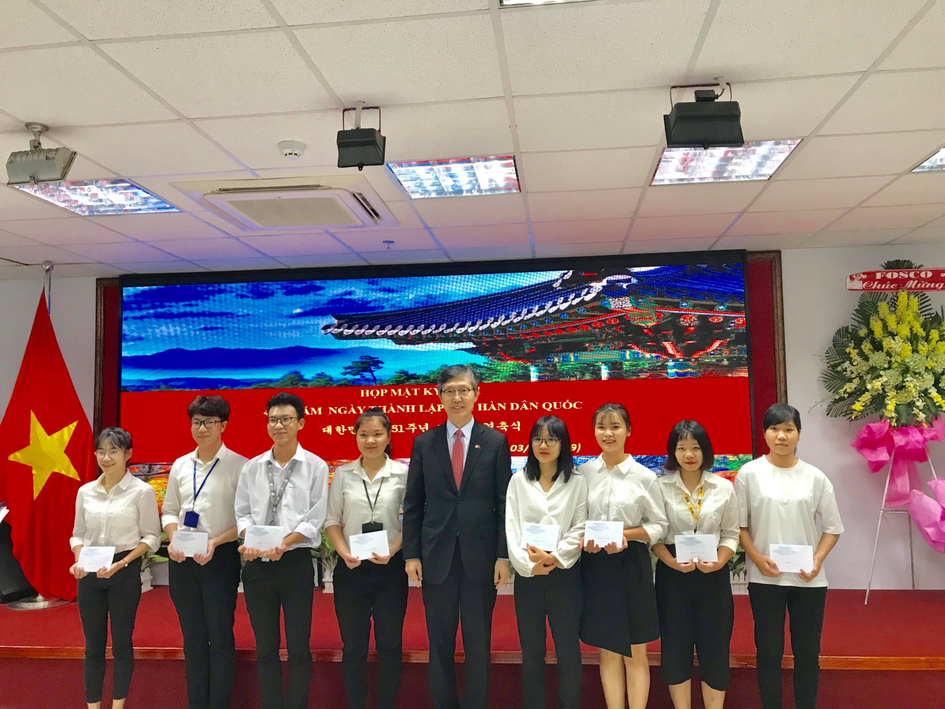 ky niem 4351 nam ngay lap quoc dai han dan quoc tinh cam huu nghi cung no luc huong toi tuong lai
