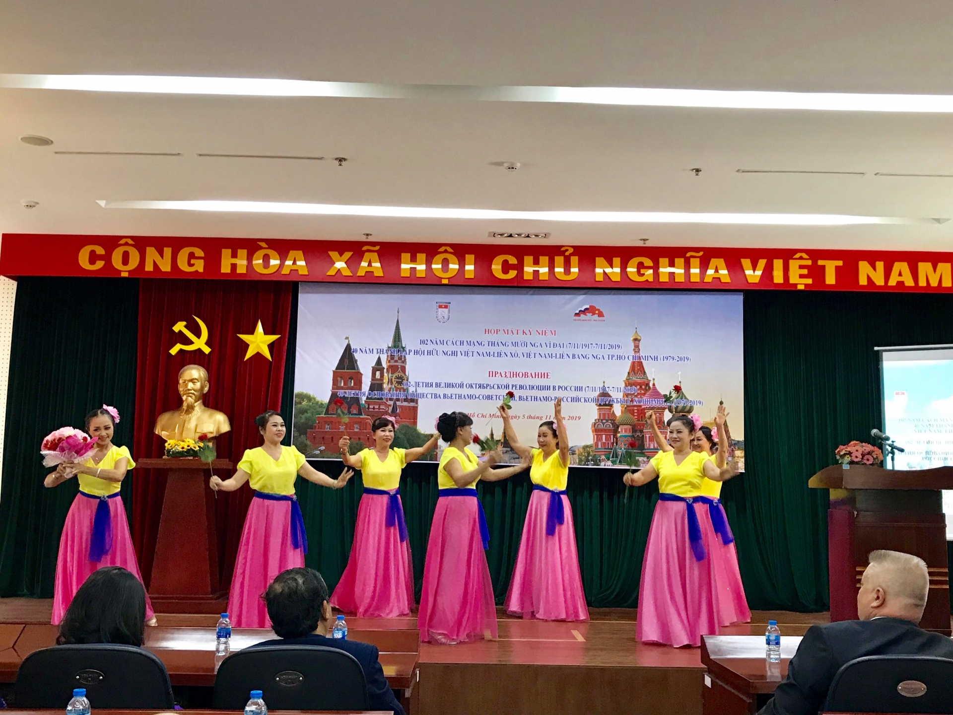 hoi huu nghi viet nga tphcm hop mat ky niem 102 nam cmt10 nga vi dai