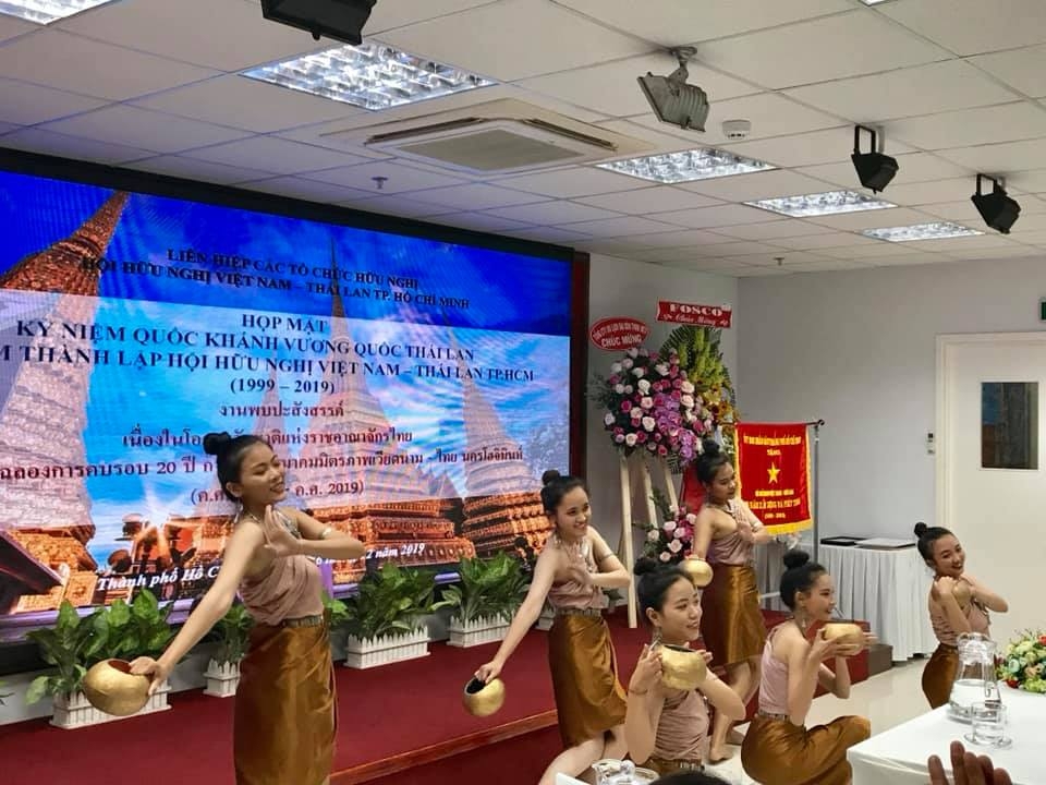 ong apirat sugondhabhirom quan he nhan dan la nen tang phat trien giua thai lan va viet nam