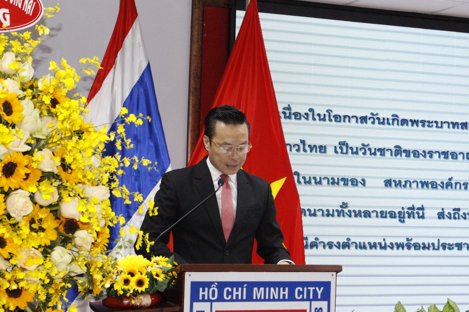 ong apirat sugondhabhirom quan he nhan dan la nen tang phat trien giua thai lan va viet nam