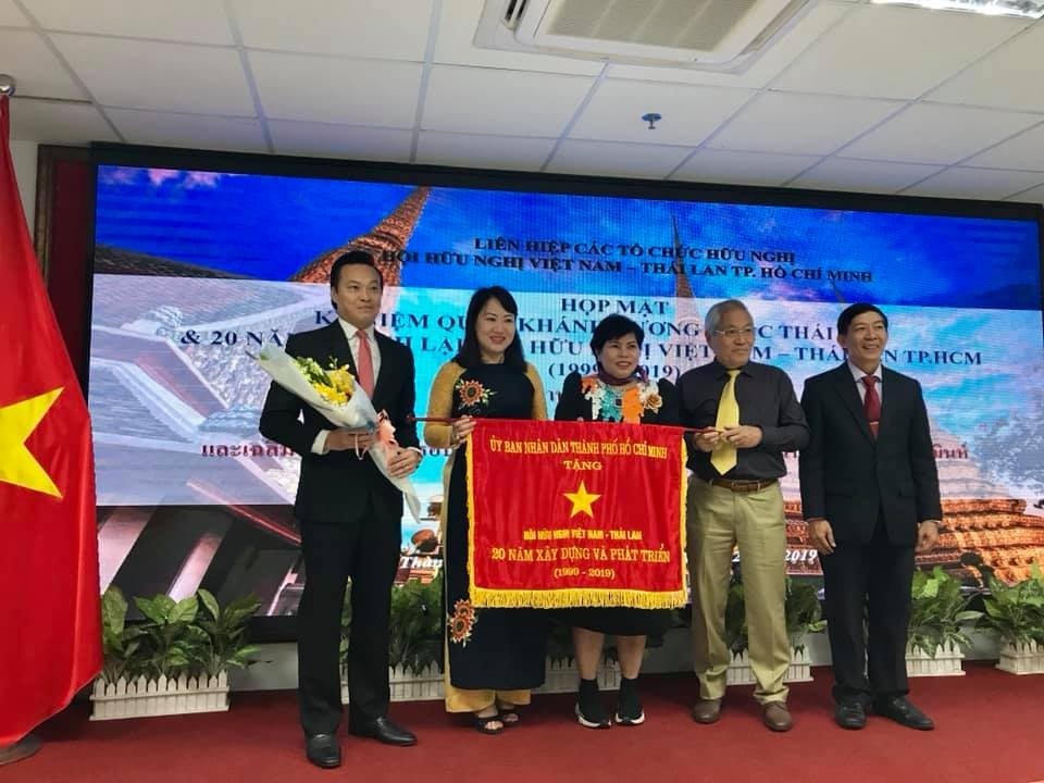 ong apirat sugondhabhirom quan he nhan dan la nen tang phat trien giua thai lan va viet nam