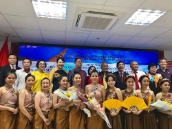 hoi tu thien tzu chi trao qua tet cho ba con ngheo tai tphcm