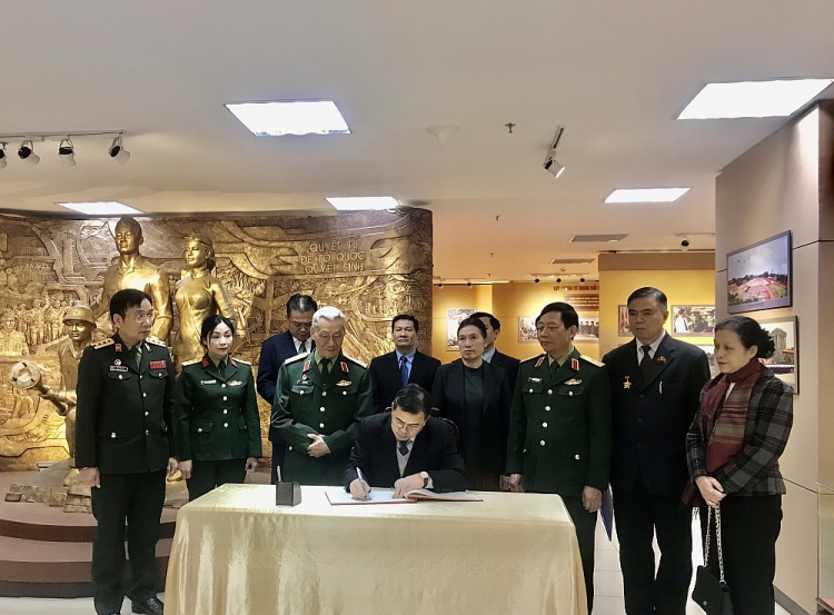 Đại sứ quán Lào tại Việt Nam, VUFO, Hội Hữu nghị Việt Nam - Lào thăm Bộ Tư lệnh Thủ đô Hà Nội