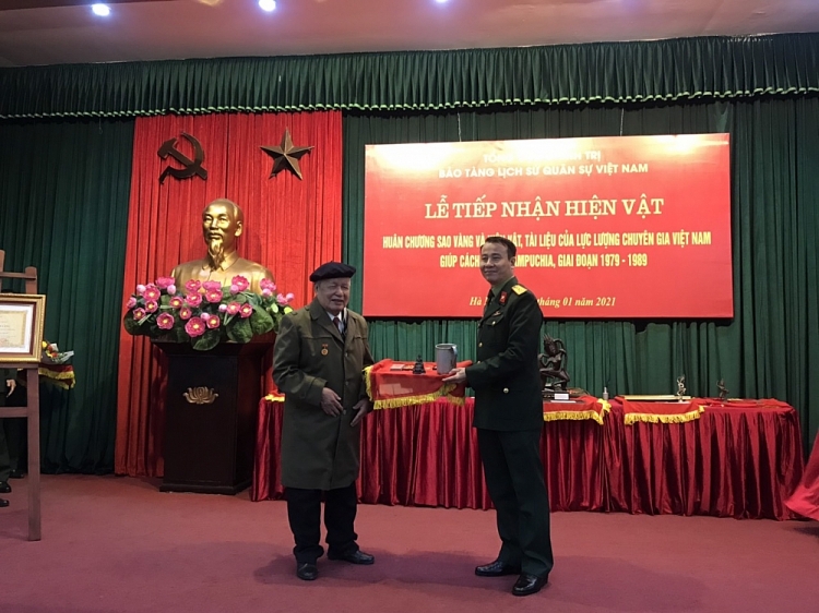 Bảo tàng Lịch sử quân sự tiếp nhận gần 60 hiện vật của chuyên gia Việt Nam giúp cách mạng Campuchia
