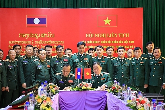 Hội nghị liên tịch giữa Quân khu 2  với các đơn vị quân đội các tỉnh Bắc Lào